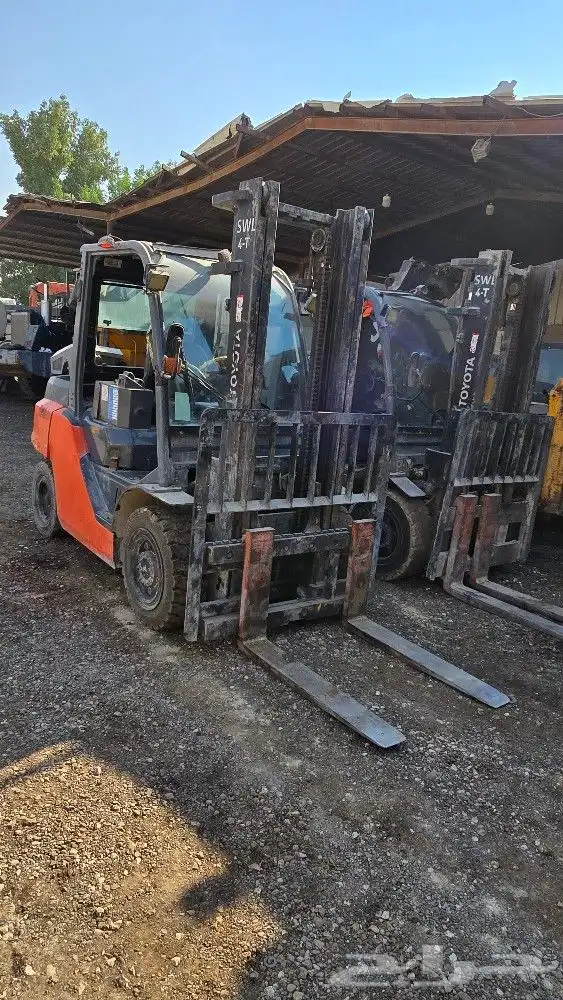 رافعات شوكيه ديزل عدد 3 اثنين 4طن واحده 3طن 6