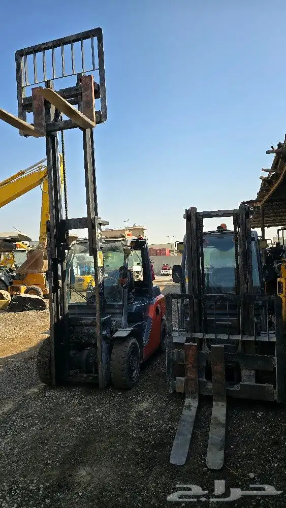 رافعات شوكيه ديزل عدد 3 اثنين 4طن واحده 3طن 2