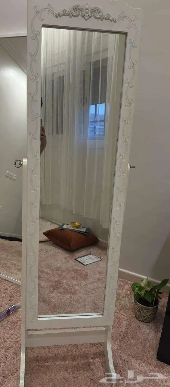 دولاب إكسسوارات أبيض بمراية فخمة   أنيق ونظيف 0