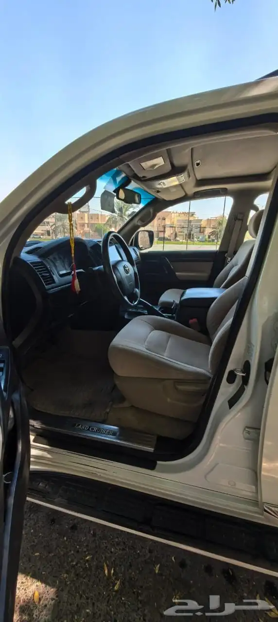 لندكروز موديل 2010 1