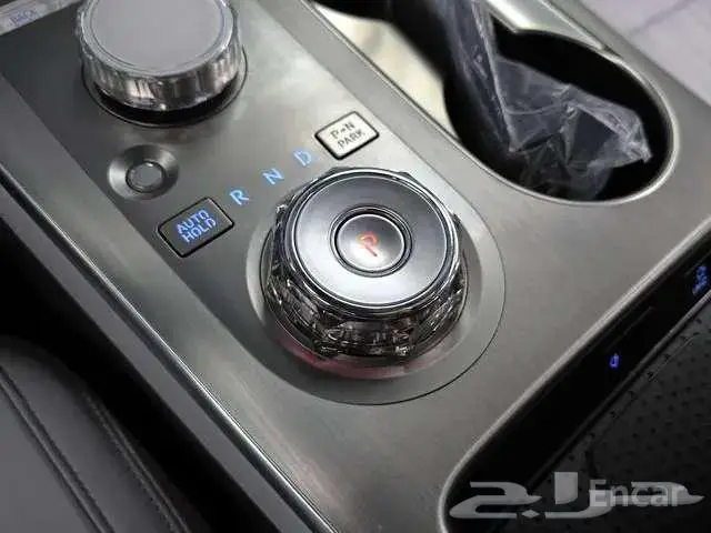 جينسيس GV70 2025 11