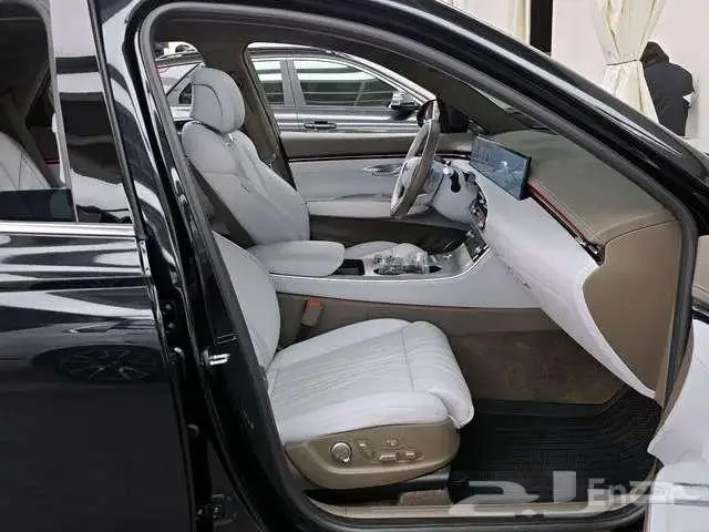 جينسيس GV70 2025 13