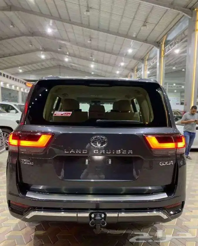 تويوتا لاندكروزر GXR3 بنزين 2025 اصفار 8
