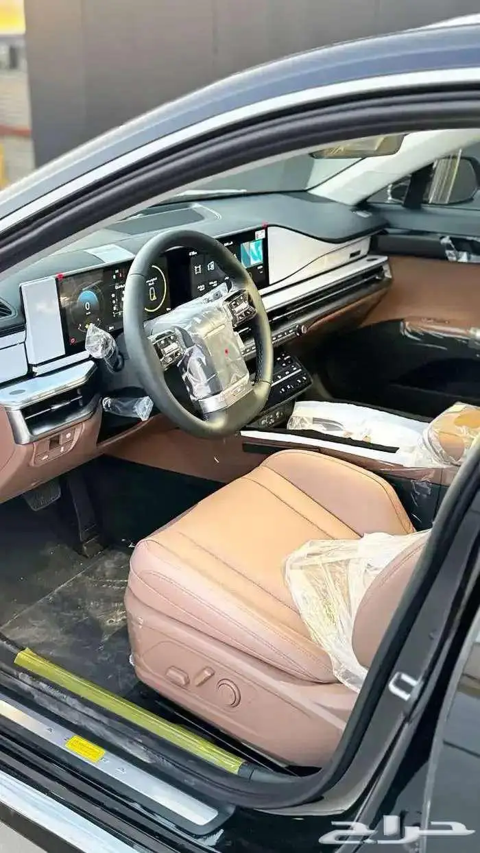 ازيرا بريميوم 2025 10