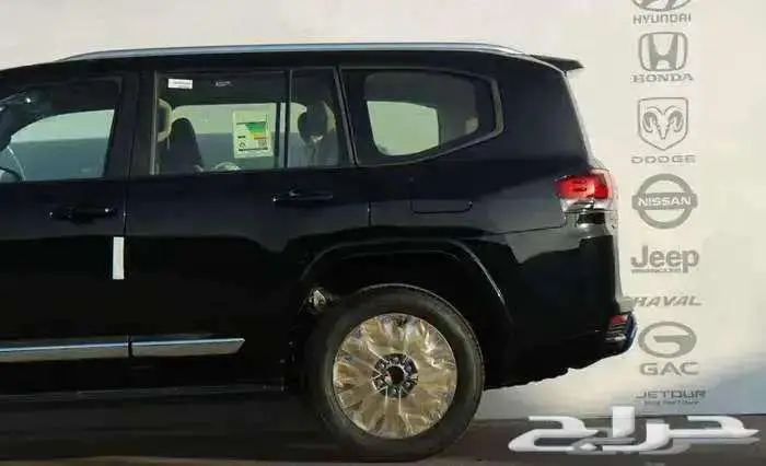 لاندكروزر L3 موديل 2025 اسود 3