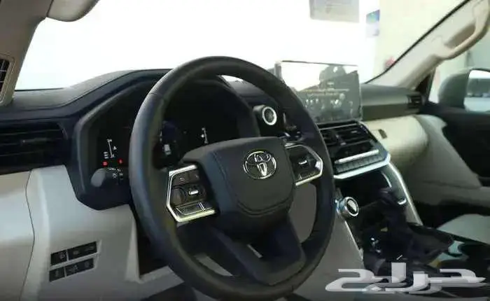 لاندكروزر L3 موديل 2025 اسود 11