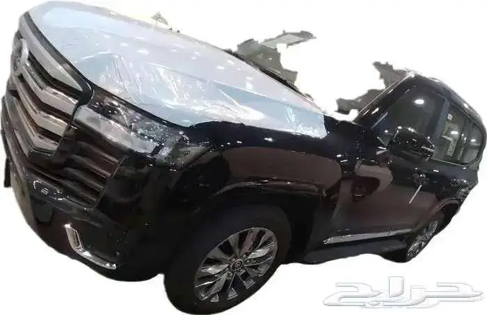 لاندكروزر L4 بنزين موديل 2025 1
