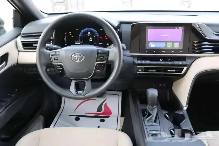 تويوتا كامرى ستاندر E 2025 بنزين 16