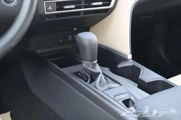 تويوتا كامرى ستاندر E 2025 بنزين 18