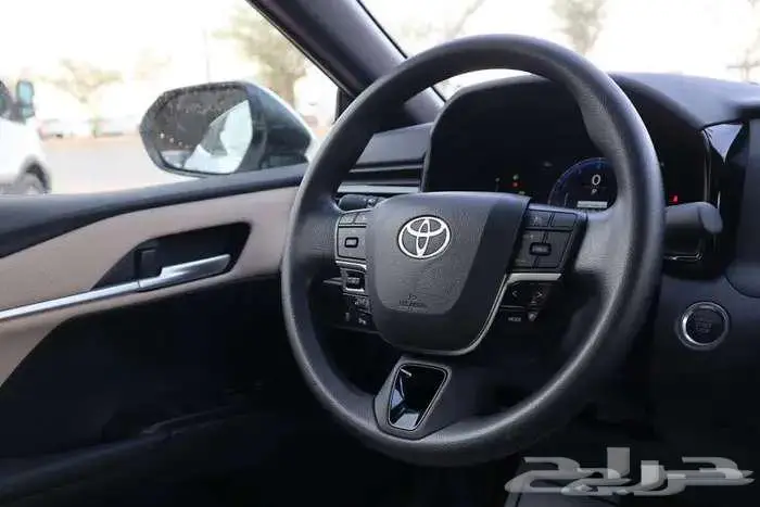 تويوتا كامرى ستاندر E 2025 بنزين 8