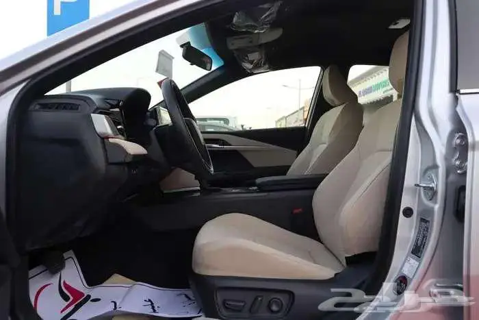 تويوتا كامرى ستاندر E 2025 بنزين 9