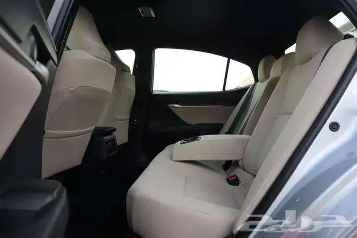 تويوتا كامرى ستاندر E 2025 بنزين 10
