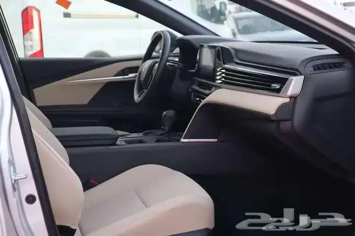 تويوتا كامرى ستاندر E 2025 بنزين 11