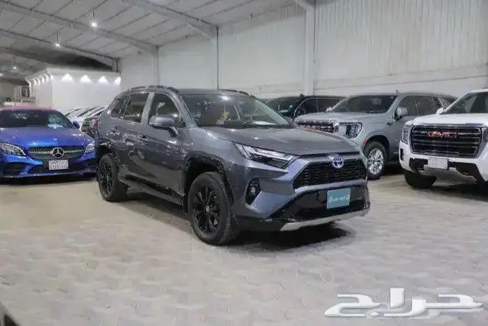 تويوتا راف فور XLE فتحة سقف هايبرد اربعة سلندر موديل 2024 0