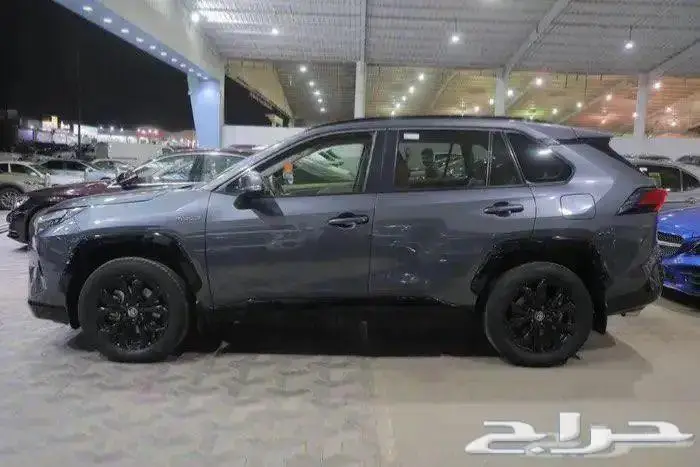 تويوتا راف فور XLE فتحة سقف هايبرد اربعة سلندر موديل 2024 3