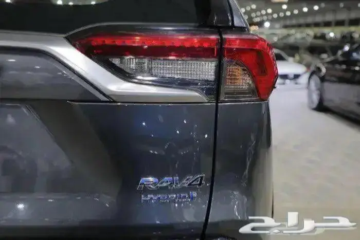 تويوتا راف فور XLE فتحة سقف هايبرد اربعة سلندر موديل 2024 8