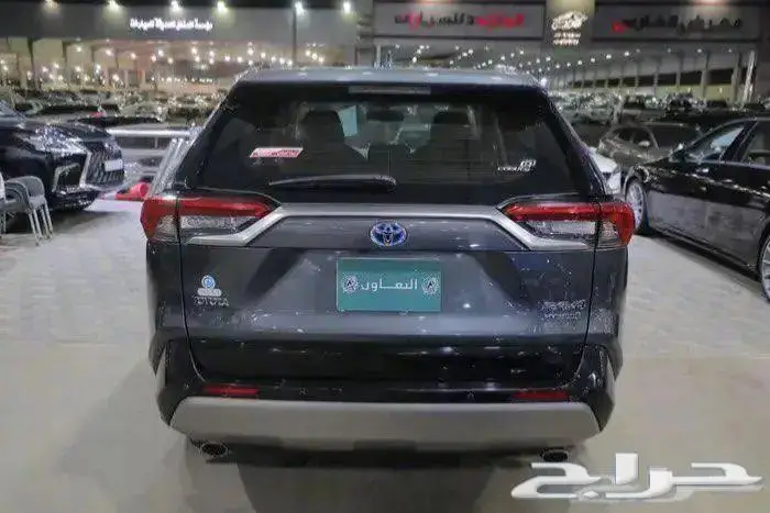 تويوتا راف فور XLE فتحة سقف هايبرد اربعة سلندر موديل 2024 5