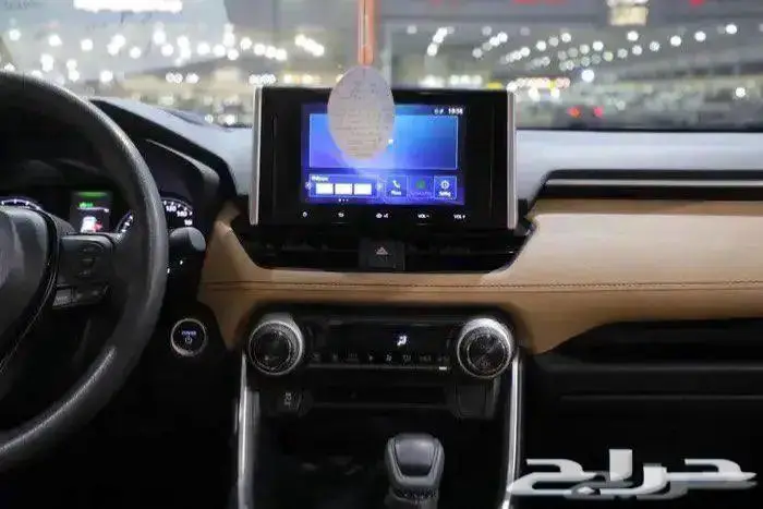 تويوتا راف فور XLE فتحة سقف هايبرد اربعة سلندر موديل 2024 15