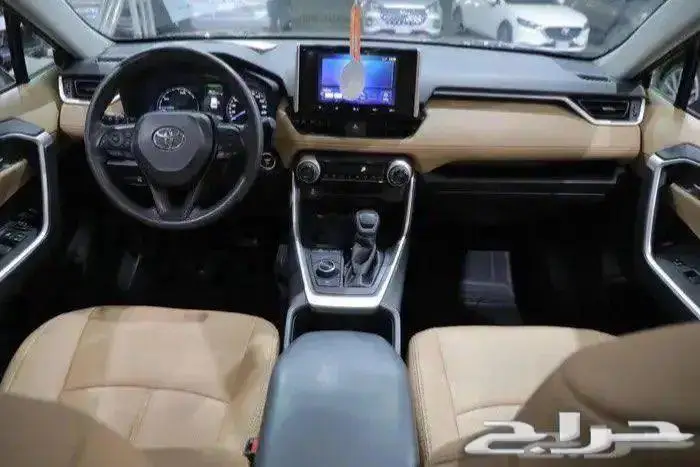 تويوتا راف فور XLE فتحة سقف هايبرد اربعة سلندر موديل 2024 16