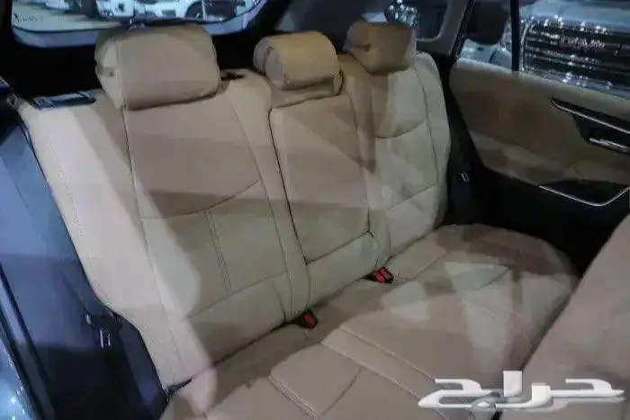 تويوتا راف فور XLE فتحة سقف هايبرد اربعة سلندر موديل 2024 10