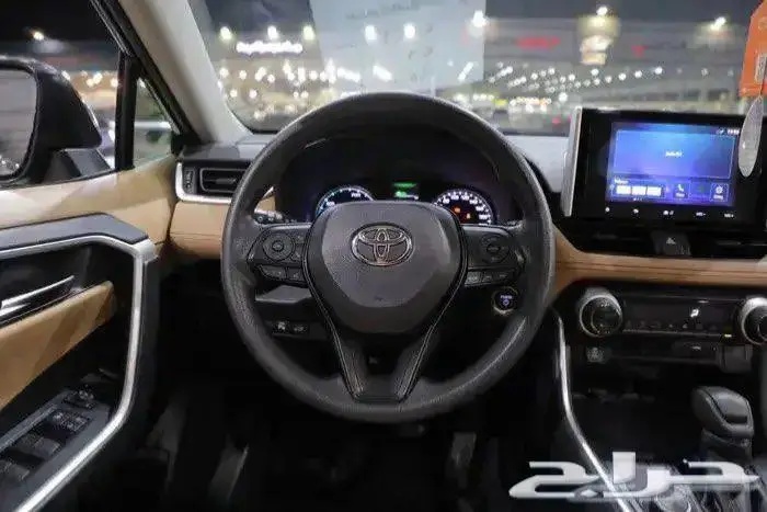 تويوتا راف فور XLE فتحة سقف هايبرد اربعة سلندر موديل 2024 12