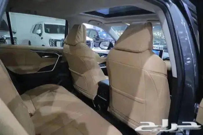 تويوتا راف فور XLE فتحة سقف هايبرد اربعة سلندر موديل 2024 11