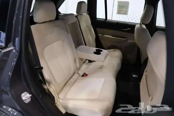 جيب شيروكي لاريدو 2025   متاح 5 مقاعد و 7 مقاعد 11