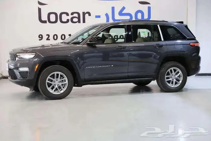 جيب شيروكي لاريدو 2025   متاح 5 مقاعد و 7 مقاعد 2