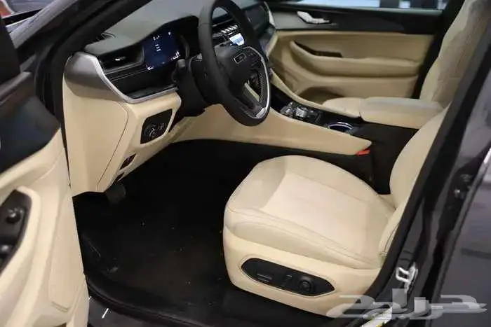 جيب شيروكي لاريدو 2025   متاح 5 مقاعد و 7 مقاعد 6