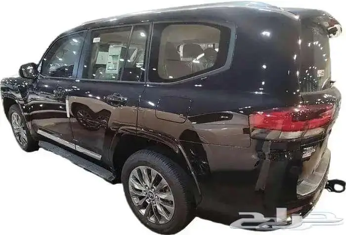 لاندكروزر L4 بنزين موديل 2025 6