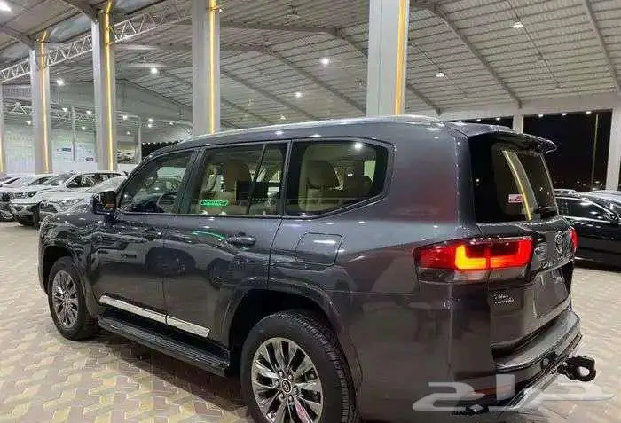 تويوتا لاندكروزر GXR3 بنزين 2025 اصفار 7