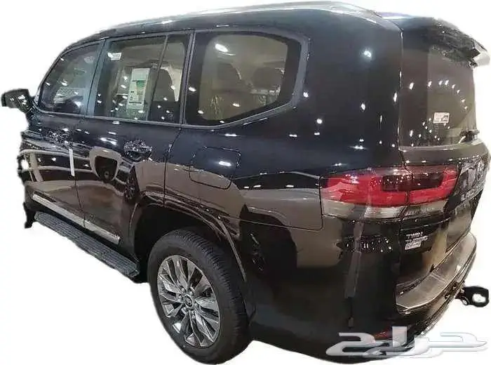 لاندكروزر L4 بنزين موديل 2025 5