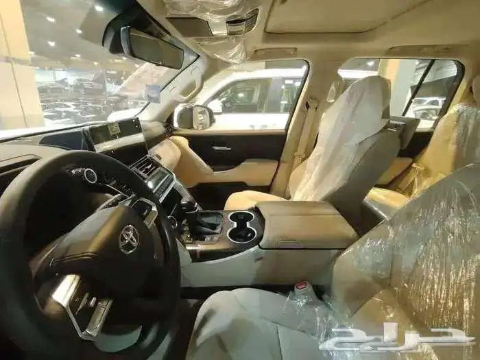 لاندكروزر L4 بنزين موديل 2025 16