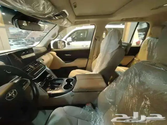 لاندكروزر L4 بنزين موديل 2025 19