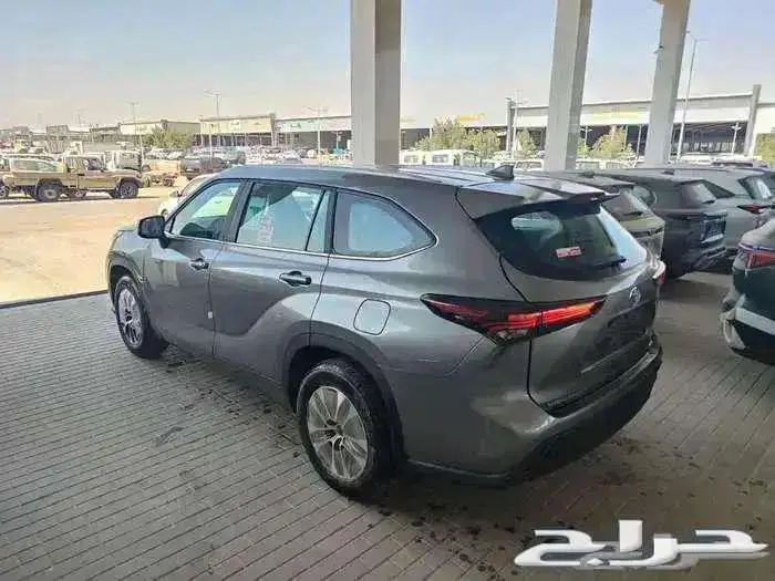 تويوتا هايلاندر GLE 2025 نص فل 5