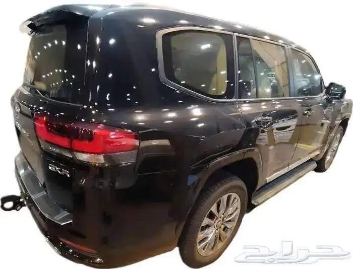 لاندكروزر L4 بنزين موديل 2025 8