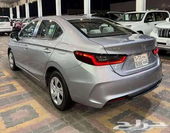 للبيع هوندا سيتي 2024 سعودي ( شبه اصفار ) 13