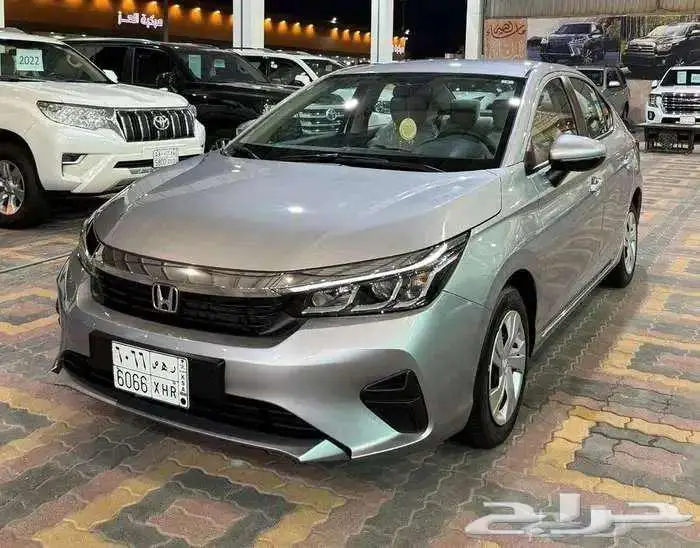 للبيع هوندا سيتي 2024 سعودي ( شبه اصفار ) 3