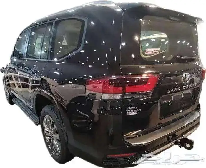لاندكروزر L4 بنزين موديل 2025 4