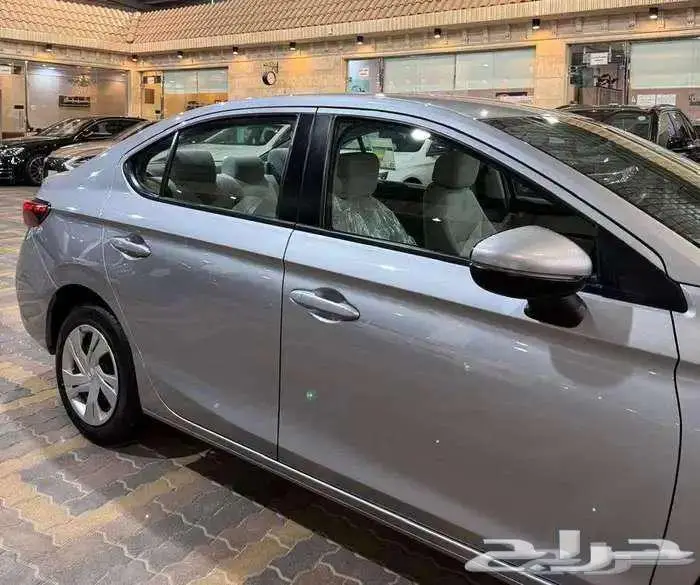 للبيع هوندا سيتي 2024 سعودي ( شبه اصفار ) 9