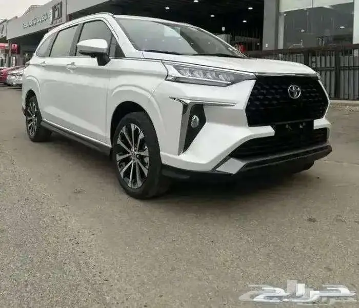 تويوتا فيلوز 2025 لون ابيض أو فضي كاش أسعار متميزه 1