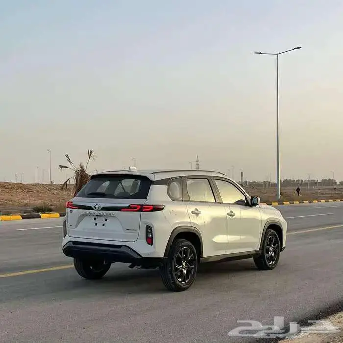 تويوتا اوربان 2026 6