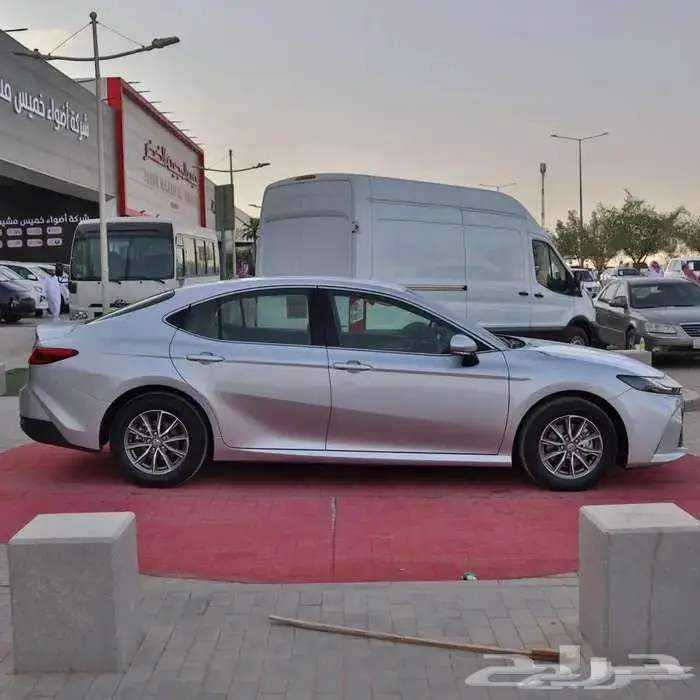 تويوتا كامرى ستاندر E 2025 بنزين 3