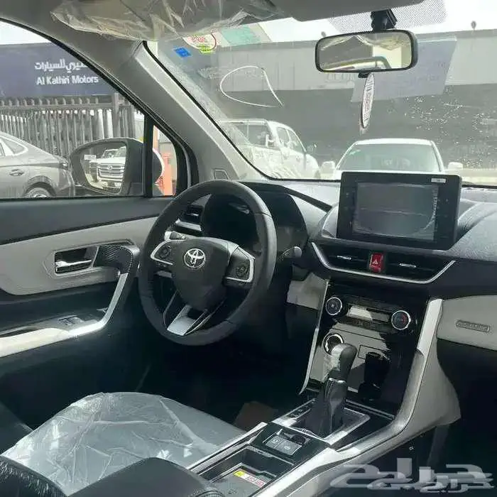 تويوتا فيلوز 2025 لون ابيض أو فضي كاش أسعار متميزه 5