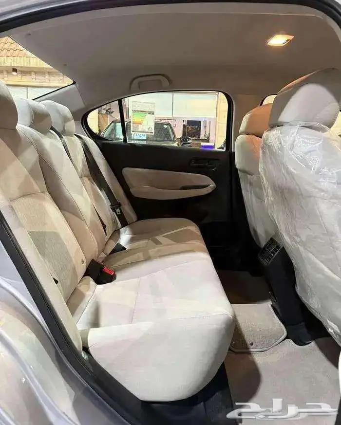 للبيع هوندا سيتي 2024 سعودي ( شبه اصفار ) 37