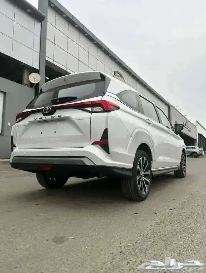 تويوتا فيلوز 2025 لون ابيض أو فضي كاش أسعار متميزه 2