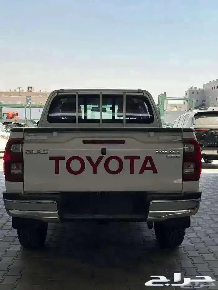 تويوتا هايلوكس غمارتين فل كامل بنزين توماتيك 2025 بريمي 5