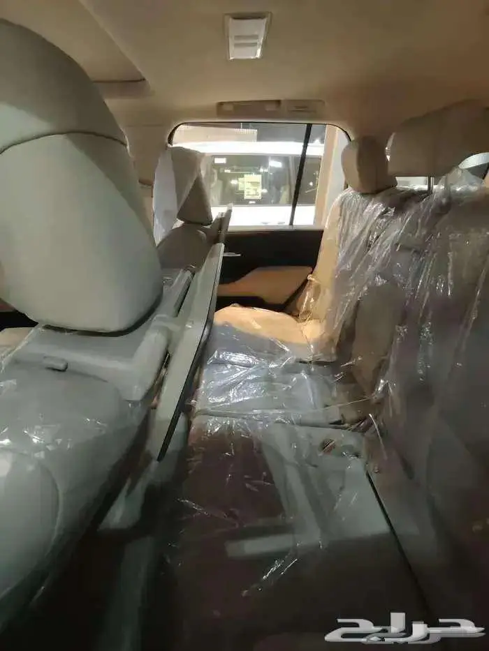 لاندكروزر L4 بنزين موديل 2025 20