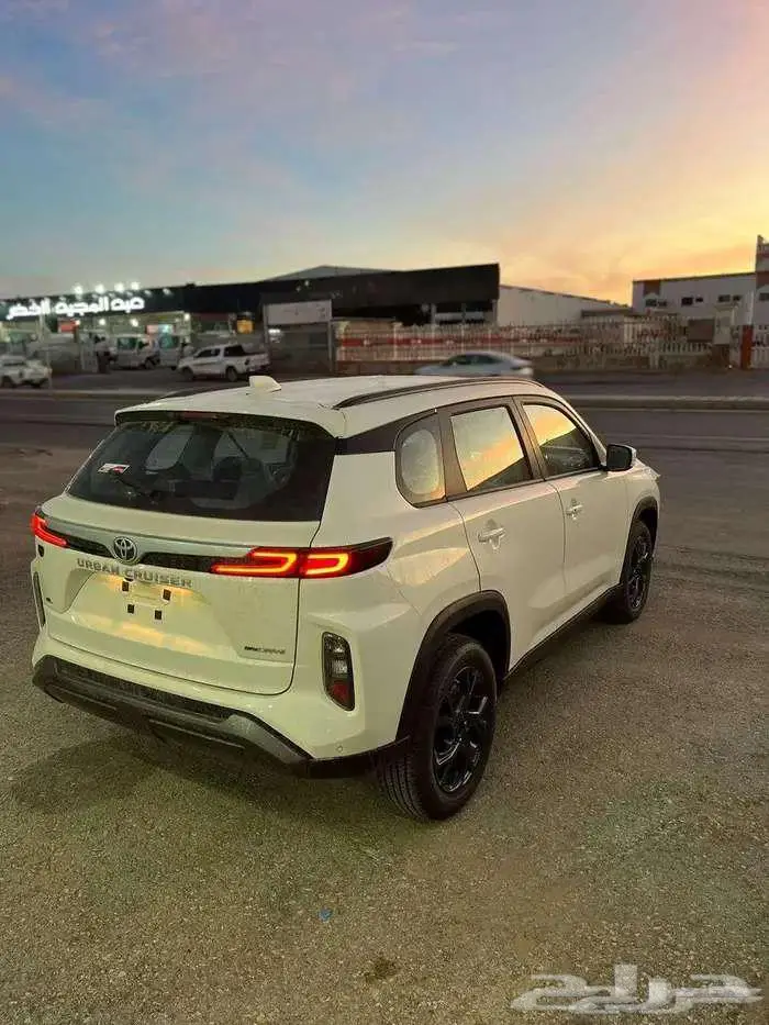 تويوتا اوربان 2026 7