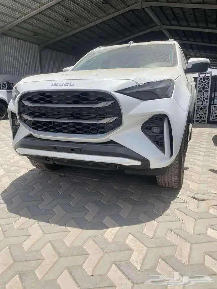 ايسوزو ام يو اكس 2024 1